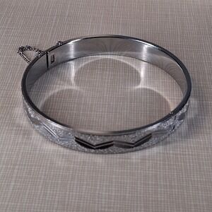Bangle Bracelet Silver Tone Textured Chevron Hinged Safety Chain
